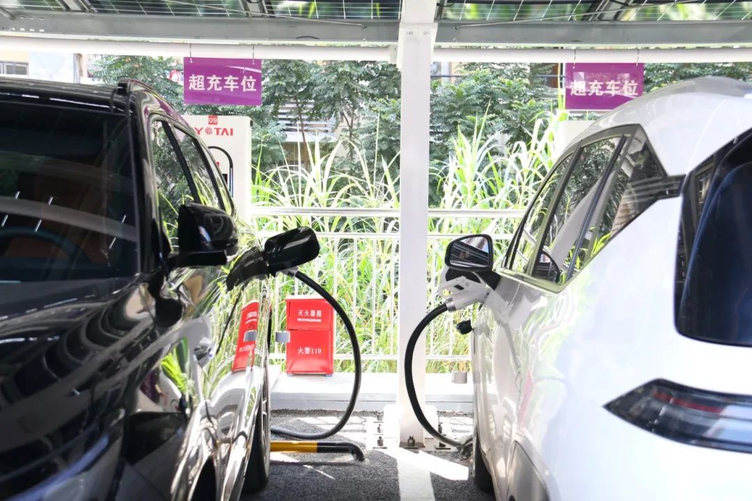 深圳龙优祥澜苑光储超充示范站(图2)