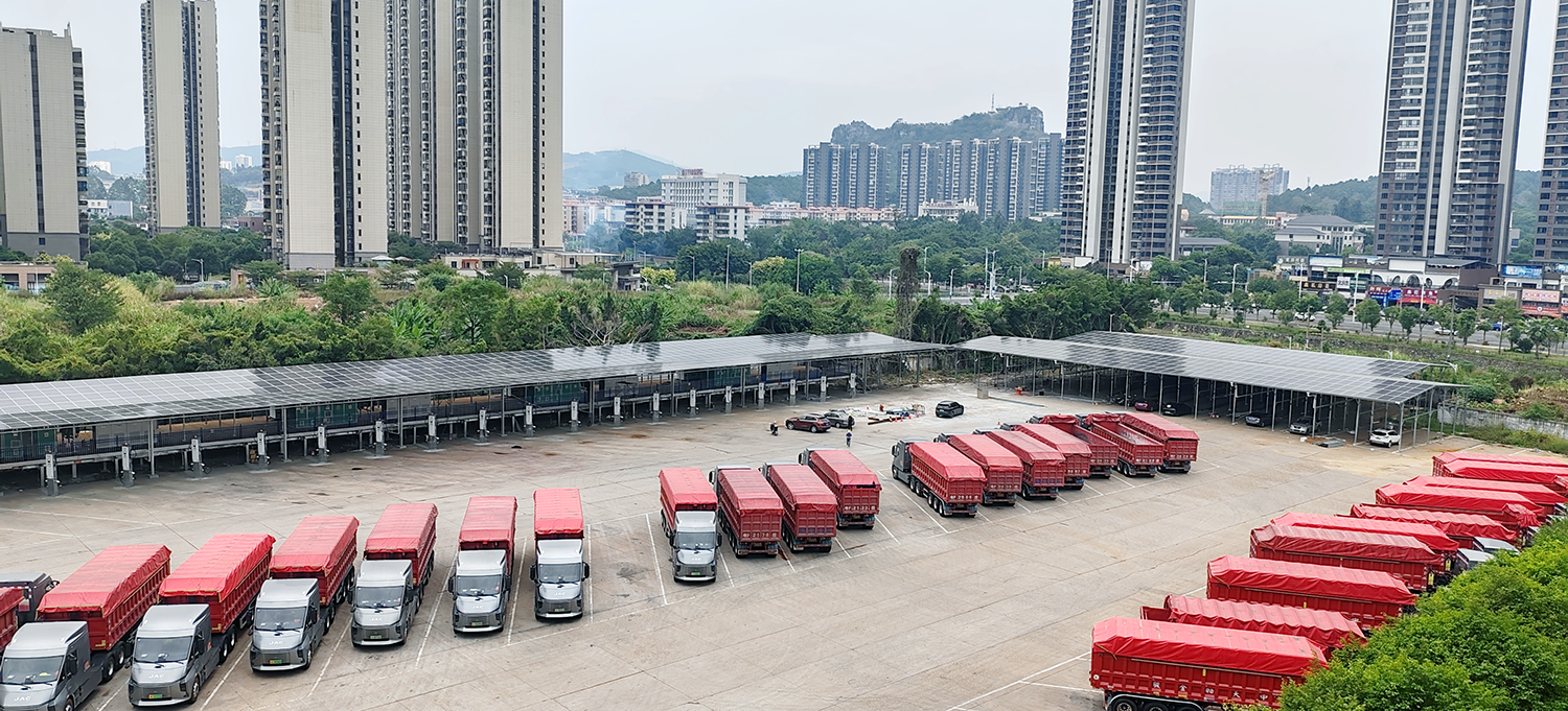 重卡补能破局!粤北首座光储液冷兆瓦超充站正式投运(图1) 重卡补能破局!粤北首座光储液冷兆瓦超充站正式投运(图1)